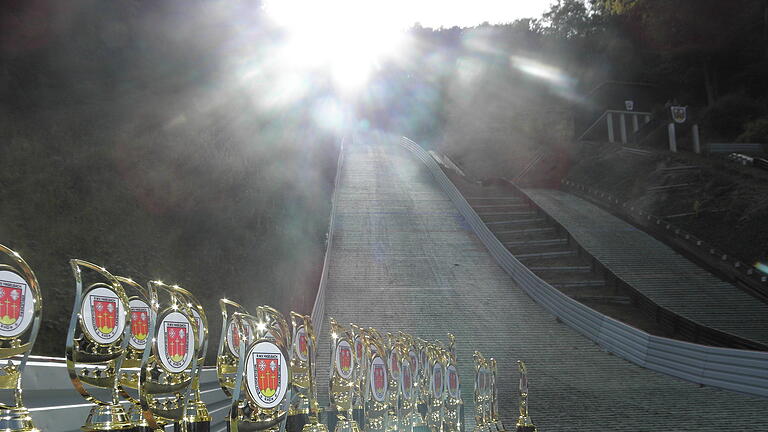 Skispringen um den 15. Kloster-Kreuzberg-Pokal.