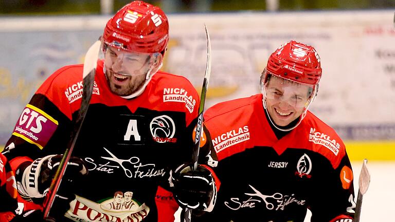 Wollen auch nach der Finalserie gegen Dingolfing lachen: Die Haßfurter Daniel Hora (links) und Jan Trübenekr sind heiß auf den Landesliga-Titel. Wollen auch nach der Finalserie gegen Dingolfing lachen: Die Haßfurter Daniel Hora (links) und Jan Trübenekr sind heiß auf den Landesliga-Titel.