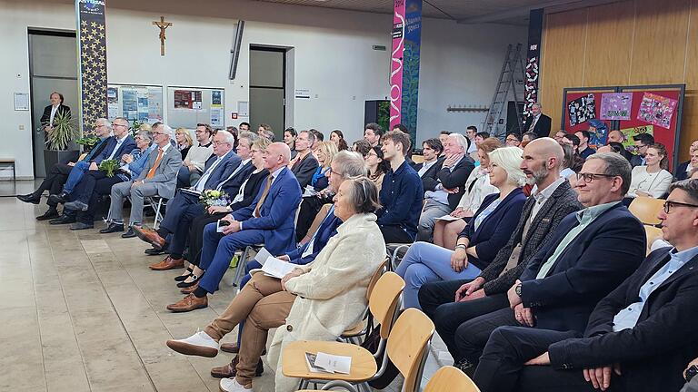 Zahlreiche Gäste folgten der Einladung zur Amtseinführung des neuen Leitungsteams des Gymnasiums Bad Königshofen.