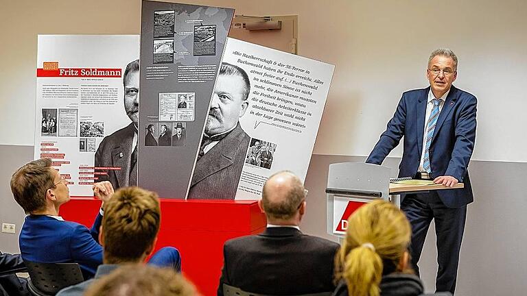 Rückblick: Zum Festakt 70 Jahre Einheitsgewerkschaft skizzierte Matthias Jena, Vorsitzender des DGB Bayern, die Anfänge des DGB. Rückblick: Zum Festakt 70 Jahre Einheitsgewerkschaft skizzierte Matthias Jena, Vorsitzender des DGB Bayern, die Anfänge des DGB.