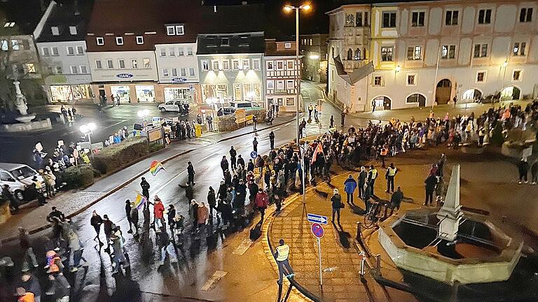 Am Freitagabend fand erneut eine Demonstration gegen die Impfpflicht in Bad Königshofen statt.