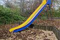 Dieser Spielplatz liegt hinter dem Derag Zentrum und soll zukünftig einer anderen Nutzung wie &bdquo;Urban gardening&ldquo; zugeführt werden. Die Rutsche hat schon Museumscharakter, stellte der Bauausschuss fest.