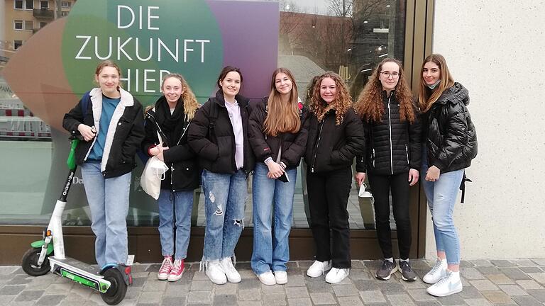 Hannah Davies, Sinja Schwank, Laura Pfeuffer, Fine Kürschner, Lilly Klein, Michelle Bach, Helena Preradovic. Hannah Davies, Sinja Schwank, Laura Pfeuffer, Fine Kürschner, Lilly Klein, Michelle Bach, Helena Preradovic.