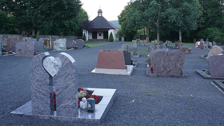 Auf dem Friedhof von Hausen soll eine Anlage für Urnengräber erstellt werden.