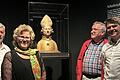 In der Kiliansbüste aus der Spitalkirche Mellrichstadt, die zurzeit im Museum am Dom in Würzburg ausgestellt wird, wurde eine Reliquie gefunden. Darüber freuen sich (von links) Wolfgang Hippeli, Angelika Ochs, Helmut Schlereth und Bürgermeister Michael Kraus.