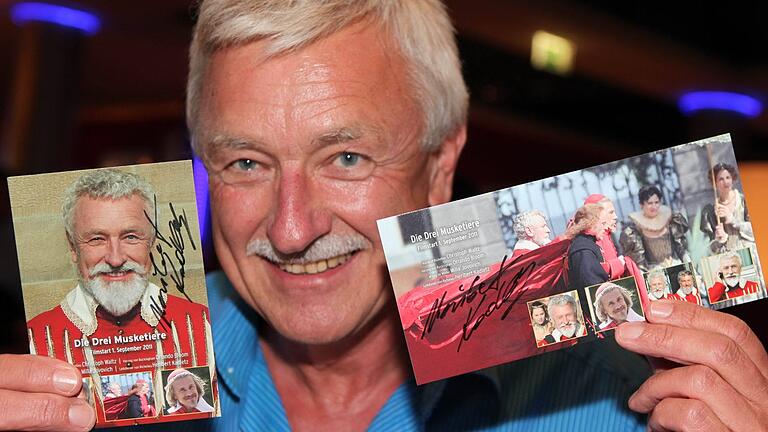 Bei der Kino-Premiere der 'Musketiere' im Cineworld verteilte Heribert Kadletz fleißig Autogramme.