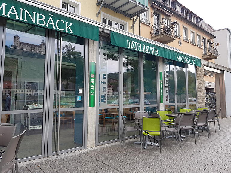 Das Restaurant Mainbäck liegt direkt am Main und bietet mit 120 Plätzen ein etwas intimeres Public Viewing Erlebnis. Das Restaurant Mainbäck liegt direkt am Main und bietet mit 120 Plätzen ein etwas intimeres Public Viewing Erlebnis.