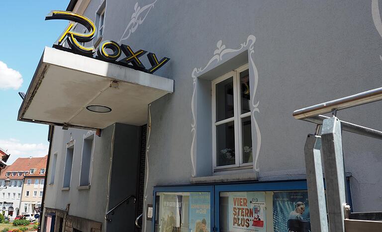 Das Kino Roxy in Kitzingen kommt ohne Klimaanlage aus. Denn die alten Gemäuer halten das Gebäude automatisch kühl.&nbsp;