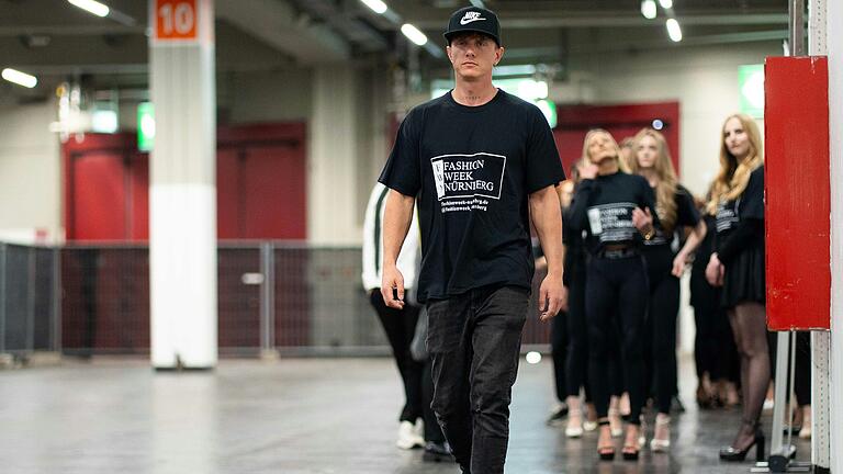 Beim Casting für die Fashion Week Nürnberg konnte Pascal Weber aus Würzburg die Jury von sich überzeugen. Beim Casting für die Fashion Week Nürnberg konnte Pascal Weber aus Würzburg die Jury von sich überzeugen.