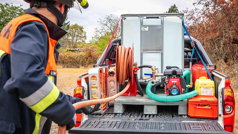 Im Sommer 2022 stellte die Karlstadter Feuerwehr ihr neues Pick-Up Modul 'Vegetationsbrandbekämpfung' für Flächen- und Waldbrände vor. Im Sommer 2022 stellte die Karlstadter Feuerwehr ihr neues Pick-Up Modul 'Vegetationsbrandbekämpfung' für Flächen- und Waldbrände vor.