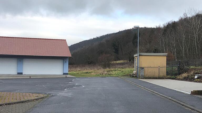 Der Wendehammer der Gartenstraße in Gemünden: Hier soll das geplante Neubaugebiet 'Mühlwiesen II' später an den Busverkehr angeschlossen werden. Einige Anwohner sind damit nicht glücklich. Der Wendehammer der Gartenstraße in Gemünden: Hier soll das geplante Neubaugebiet 'Mühlwiesen II' später an den Busverkehr angeschlossen werden. Einige Anwohner sind damit nicht glücklich.