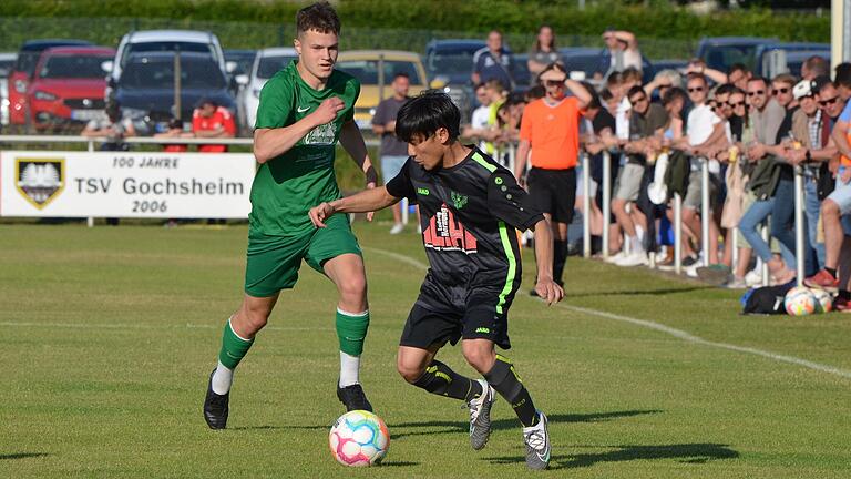 Das Bild täuscht: Bin Iqmal (schwarzes Trikot) und die DJK Schweinfurt hatten gegen die Unterspiesheimer um Oleh Syvnii letztlich das Nachsehen. Das Bild täuscht: Bin Iqmal (schwarzes Trikot) und die DJK Schweinfurt hatten gegen die Unterspiesheimer um Oleh Syvnii letztlich das Nachsehen. 