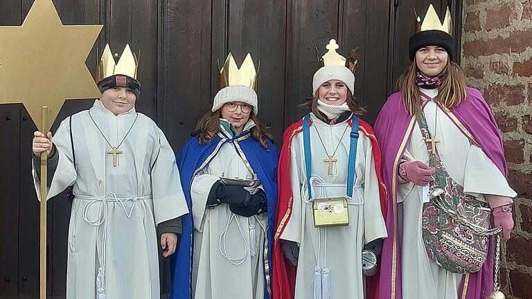 Halsbacher Sternsinger bringen den Segen.