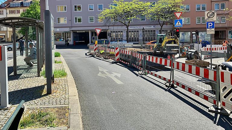 Vorfahrt nicht nur für die Straßenbahn, sondern künftig auch für den Radverkehr: Die Kreuzung Augustinerstraße / Wirsbergstraße wird derzeit umgebaut. Vorfahrt nicht nur für die Straßenbahn, sondern künftig auch für den Radverkehr: Die Kreuzung Augustinerstraße / Wirsbergstraße wird derzeit umgebaut.