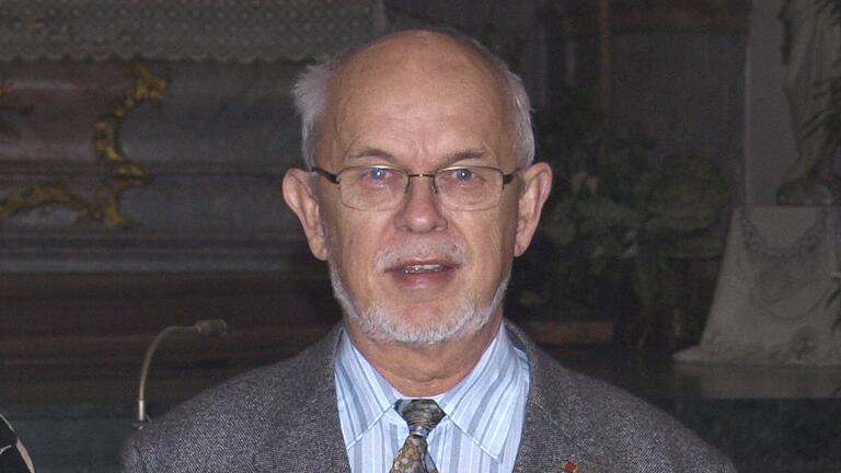Hans Michel aus Erlenbach ist am Montag gestorben. Er war im Ort und darüber hinaus als Leiter von Chören und Ensembles, Organist und ehemaliger Lehrer an der Staatlichen Realschule in Marktheidenfeld bekannt. (Archivbild) Hans Michel aus Erlenbach ist am Montag gestorben. Er war im Ort und darüber hinaus als Leiter von Chören und Ensembles, Organist und ehemaliger Lehrer an der Staatlichen Realschule in Marktheidenfeld bekannt. (Archivbild)