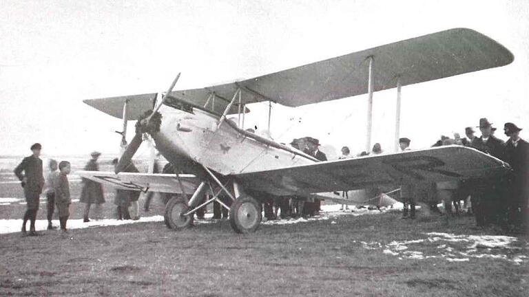Fritz von Opel kam Ende der 1920er-Jahre einige Male nach Mainberg, um seine Schwester Elinor und deren Gemahl Willy Sachs zu besuchen. Er landete auf den Mainwiesen mit seinem Flugzeug, das von der Mainberger Feuerwehr bewacht wurde und große Aufmerksamkeit erregte. Fritz von Opel kam Ende der 1920er-Jahre einige Male nach Mainberg, um seine Schwester Elinor und deren Gemahl Willy Sachs zu besuchen. Er landete auf den Mainwiesen mit seinem Flugzeug, das von der Mainberger Feuerwehr bewacht wurde und große Aufmerksamkeit erregte.