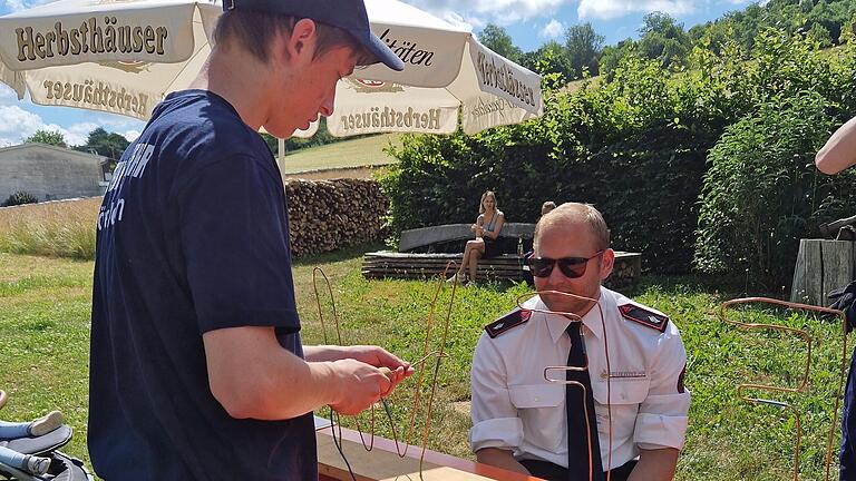Geschicklichkeitsübung beim Gauditurnier. Geschicklichkeitsübung beim Gauditurnier.