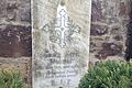 „Der einstmal als Saulus die Spur des Paulus betrat“, lautet die Übersetzung der  lateinischen Inschrift auf dem Grabstein von Georg Friedrich Daumer auf dem Würzburger Hauptfriedhof.
