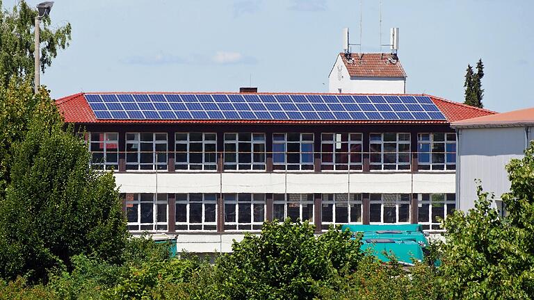 Das frühere Schulgebäude in Opferbaum soll zu einer Kindertagesstätte umgebaut werden. Der Baubeginn ist im Frühjahr 2023 geplant. Das frühere Schulgebäude in Opferbaum soll zu einer Kindertagesstätte umgebaut werden. Der Baubeginn ist im Frühjahr 2023 geplant.