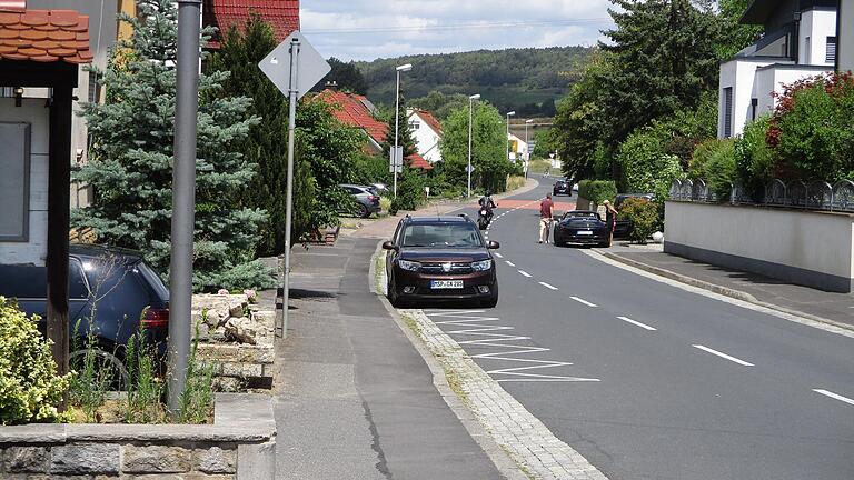 Vom Kreisverkehr bis zur Kreuzung mit der Frühlingsstraße reicht der erste Abschnitt beim Ausbau der Ortsdurchfahrt von Retzbach. Vom Kreisverkehr bis zur Kreuzung mit der Frühlingsstraße reicht der erste Abschnitt beim Ausbau der Ortsdurchfahrt von Retzbach.
