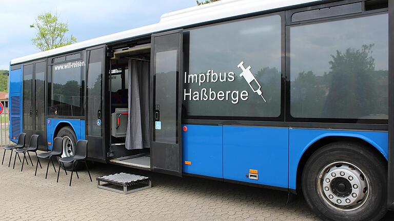 Der Impfbus ist noch bis Juli im Kreis Haßberge unterwegs - in den kommenden Tagen macht er unter anderem in Ermershausen und Maroldsweisach Halt. Der Impfbus ist noch bis Juli im Kreis Haßberge unterwegs - in den kommenden Tagen macht er unter anderem in Ermershausen und Maroldsweisach Halt.