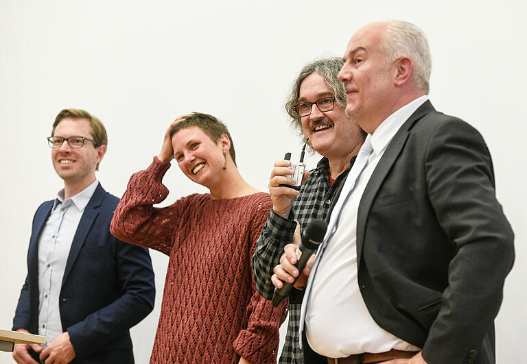 Diskutierten Mitte Mai beim Kellergespräch an der Uni Würzburg über die Proteste der Letzten Generation (von links): Anwalt Eric Weiser-Saulin, die Aktivisten Johanna Sing und Jörg Peter sowie Jura-Professor Kyrill-Alexander Schwarz.