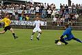 Der Strahlunger Tim Krais (Mitte) erzielt in dieser Situation den 1:0-Siegtreffer im Rückspiel der Bezirksliga-Relegation gegen den SV Stammheim, wodurch der FC Strahlungen in die Bezirksliga auftsteigt.&nbsp;