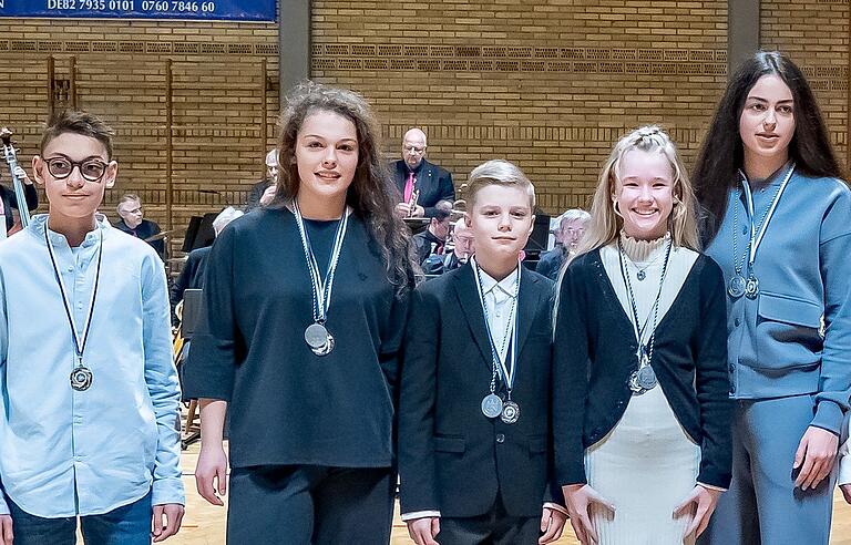 Die erfolgreichen Sportler (von links) David Valean, Helena Rostiahai, Daniel Eckerdt, Fiona-Isabel Bärwald und Hannah Rostiahai.