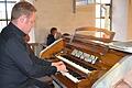 Er kann auch modern. Organist Toni Will präsentierte moderne Melodien beim Kirchenkonzert in Langenleiten.