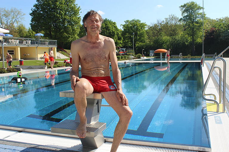 Stolz auf das gemeindeeigene Freibad ist Abtswinds Bürgermeister Jürgen Schulz. Er hofft auf eine gute und diesmal wieder normale Badesaison.