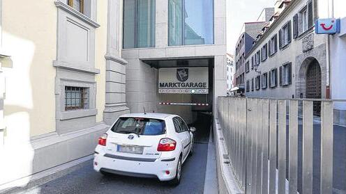 Alles Gewöhnungssache? Die noch relativ neue Zufahrt in der Martinstraße scheint bei Autofahrern nicht sonderlich beliebt. Im Juni steuerten fast die Hälfte weniger Autofahrer als noch vor zwei Jahren den zweiten Zugang zur Marktgarage an. Alles Gewöhnungssache? Die noch relativ neue Zufahrt in der Martinstraße scheint bei Autofahrern nicht sonderlich beliebt. Im Juni steuerten fast die Hälfte weniger Autofahrer als noch vor zwei Jahren den zweiten Zugang zur Marktgarage an.