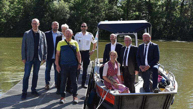 Gäste beim Jubiläum der Wasserwacht (von links): Alexander Kolbow, Paul Justice, Willi Dürrnagel, Rainer Schott, Manuel Weikert, Harald Gröger, Judith Jörg, Volkmar Halbleib und Thomas Eberth. Gäste beim Jubiläum der Wasserwacht (von links): Alexander Kolbow, Paul Justice, Willi Dürrnagel, Rainer Schott, Manuel Weikert, Harald Gröger, Judith Jörg, Volkmar Halbleib und Thomas Eberth.