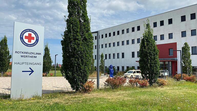 Aus der Rotkreuzklinik in Wertheim soll das 'Bürgerspital Wertheim' werden. Die Stadt will das Gebäude kaufen und an zwei Betreiber vermieten.