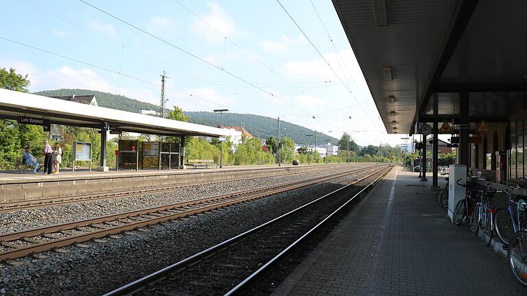 Die Gleise am Lohrer Bahnhof .