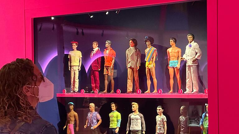 Barbie-Ausstellung im Londoner Design Museum - Barbies treuer Begleiter Ken kommt nur am Rande vor. Barbie-Ausstellung im Londoner Design Museum - Barbies treuer Begleiter Ken kommt nur am Rande vor.