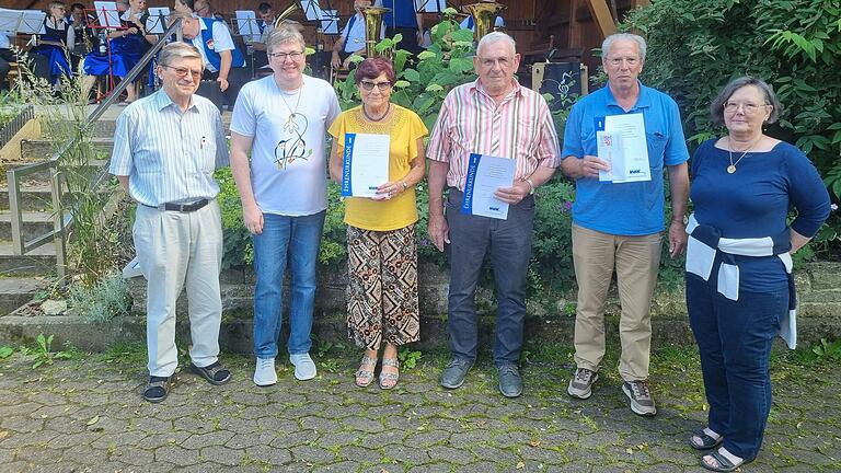 Im Bild Winfried Golonka, Kerstin Stubenrauch, Sieglinde Sellner, Peter Ebner, Hans Stumpp und Monika Pliquett.