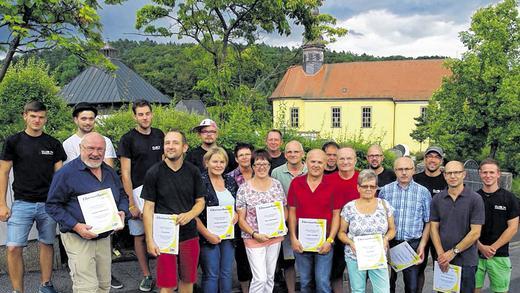 40 Jahre Club&lsquo;74: Beim Jubiläumsfest wurden die Gründungsmitglieder geehrt. Mit im Bild die heutigen Verantwortungsträger.