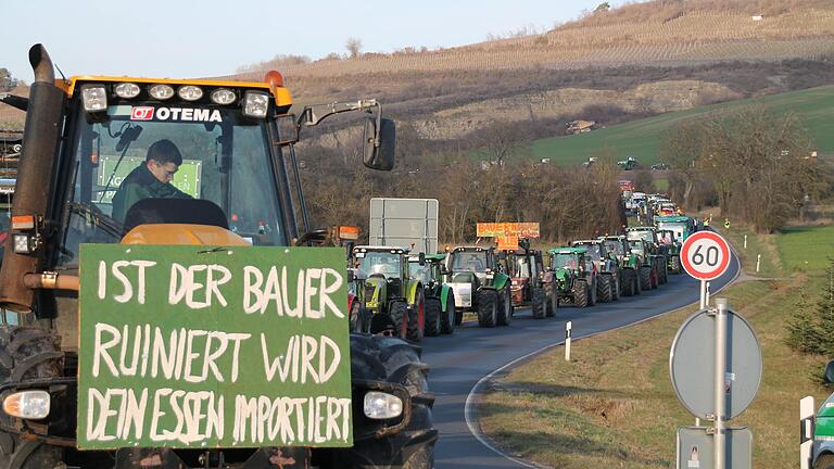 Von Karlstadt brach eine Kolonne zur Sternfahrt nach Biebelried (Lkr. Kitzingen) auf.&nbsp;