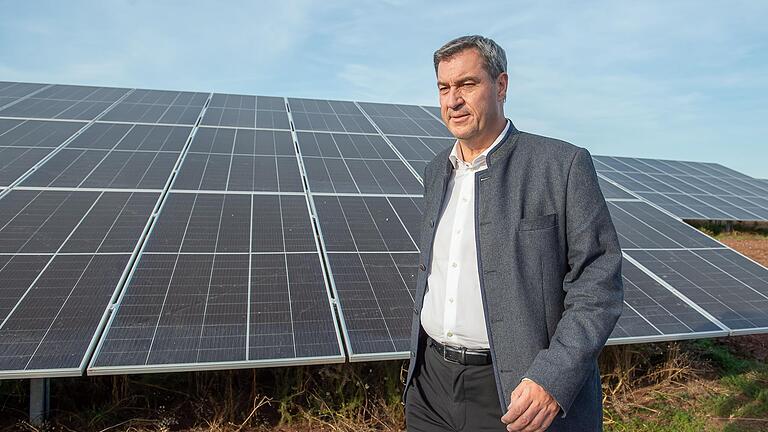 Eigens zur Riesen-Anlage in der kleinen Haßberge-Gemeinde Bundorf gekommen: Bayerns Ministerpräsident Markus Söder bei der offiziellen Eröffnung des neuen Solarparks. Eigens zur Riesen-Anlage in der kleinen Haßberge-Gemeinde Bundorf gekommen: Bayerns Ministerpräsident Markus Söder bei der offiziellen Eröffnung des neuen Solarparks.