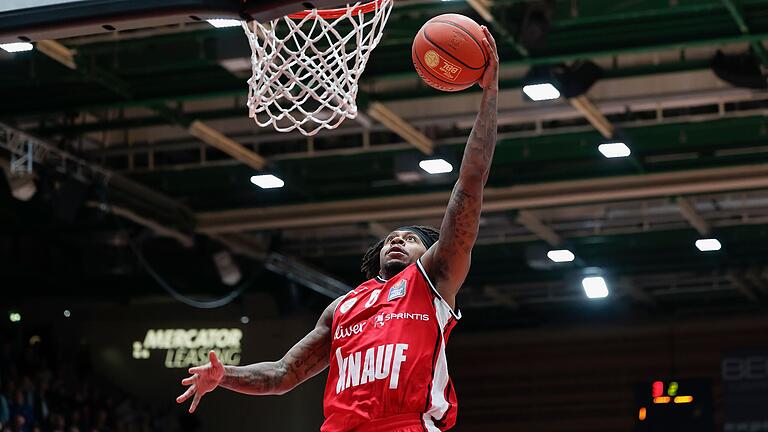 Können die FIT/One Würzburg Baskets (im Bild: Mike Lewis II) ihr letztes Champions-League-Gruppenspiel bei Igokea m:tel gewinnen und als Gruppensieger direkt ins Achtelfinale einziehen? Können die FIT/One Würzburg Baskets (im Bild: Mike Lewis II) ihr letztes Champions-League-Gruppenspiel bei Igokea m:tel gewinnen und als Gruppensieger direkt ins Achtelfinale einziehen?