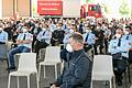Angespannt wartet Michael Reitzenstein (vorne)&nbsp; auf das Wahlergebnis.&nbsp;