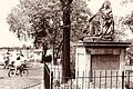 Im Jahr 1964 stand das Kartoffeldenkmal inmitten des dichten Verkehrs, der über die Rottendorfer Straße durch die Leighton Barracks flutete.