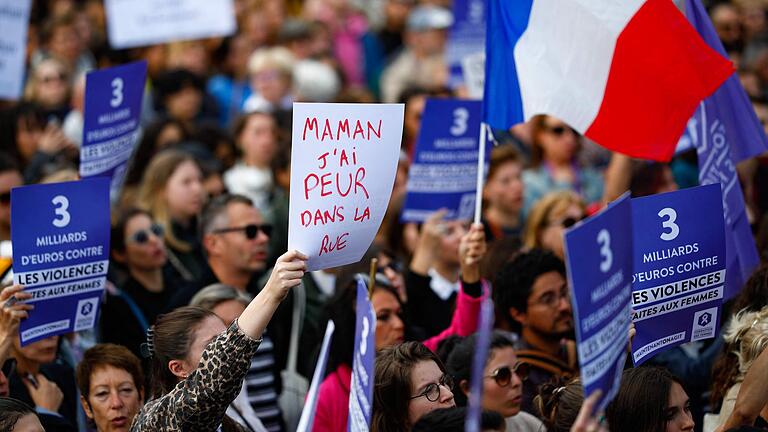 Missbrauchsprozess in Frankreich - Demonstration in Paris - Tausende Menschen haben in Frankreich gegen sexuelle Gewalt gegen Frauen demonstriert. Missbrauchsprozess in Frankreich - Demonstration in Paris - Tausende Menschen haben in Frankreich gegen sexuelle Gewalt gegen Frauen demonstriert.