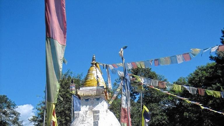 Eine landschaftlich reizvolle Gegend bietet sich im Bereich von Kathmandu und Amppipal. Hier könnte durch einen Trekking-Pfad ein neues touristisches Angebot entstehen.