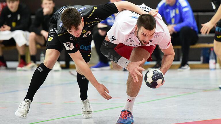 Filip Susnjara (rechts) und der HSC Bad Neustadt wurden vom HSC 2000 Coburg II deutlich mit 27:35 ausgebremst.