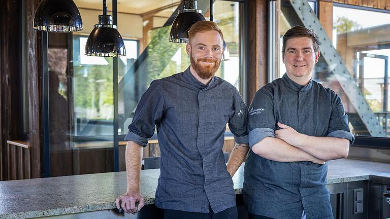 Gourmetköche im Ochsenfurter Gau: Küchenchef Alexander Gläsel (links) hat mit Ari Bland als Sous Chef nun einen neuseeländischen Geschmacksverstärker in seiner Küche.&nbsp;