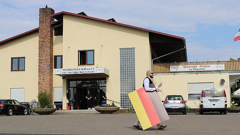 Die Junge Alternative Bayern der AfD hielt in der Sporthalle des TSV Prichsenstadt am 14. Juli einen Kongress. Am 9. August folgt die nächste Parteiveranstaltung mit Björn Höcke. Danach lässt der TSV keine Parteiveranstaltungen mehr in seiner Halle zu.