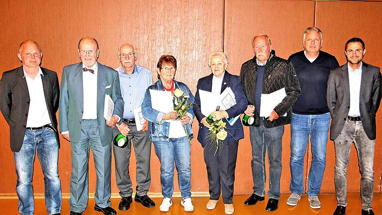 Langjährige Mitglieder wurden in der Hauptversammlung des TSV Münnerstadt geehrt. Unser  Bild zeigt (von links): Vorstand Sport Günter Scheuring,  Karl Beudert (60 Jahre), Hubert Rink (50), Irene Engelhardt (50), Anita  Scharf (60), Wolfgang Blücher (50), Vorstand Öffentlichkeit Thomas Geyer  und Vorstand Finanzen Johannes Wolf.  Dieter Britz       -  Langjährige Mitglieder wurden in der Hauptversammlung des TSV Münnerstadt geehrt. Unser  Bild zeigt (von links): Vorstand Sport Günter Scheuring,  Karl Beudert (60 Jahre), Hubert Rink (50), Irene Engelhardt (50), Anita  Scharf (60), Wolfgang Blücher (50), Vorstand Öffentlichkeit Thomas Geyer  und Vorstand Finanzen Johannes Wolf.  Dieter Britz