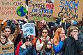 Bei einer Fridays-for-Future-Demo in Schweinfurt: Die Forderung 'Sprecht nicht über die Streiks, sprecht über das Klima' sollte laut unserem Autor analog auch für Greta Thunberg gelten.