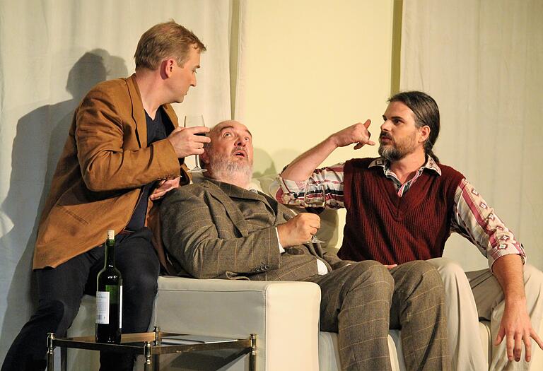 Drei Freunde im Kampf um ihre Freundschaft: (von links) Serge (Philip Errington-Zietlow), Marc (Klaus Vogt) und Yvan (Jonas Licha) in der Komödie 'Kunst'. Drei Freunde im Kampf um ihre Freundschaft: (von links) Serge (Philip Errington-Zietlow), Marc (Klaus Vogt) und Yvan (Jonas Licha) in der Komödie 'Kunst'.